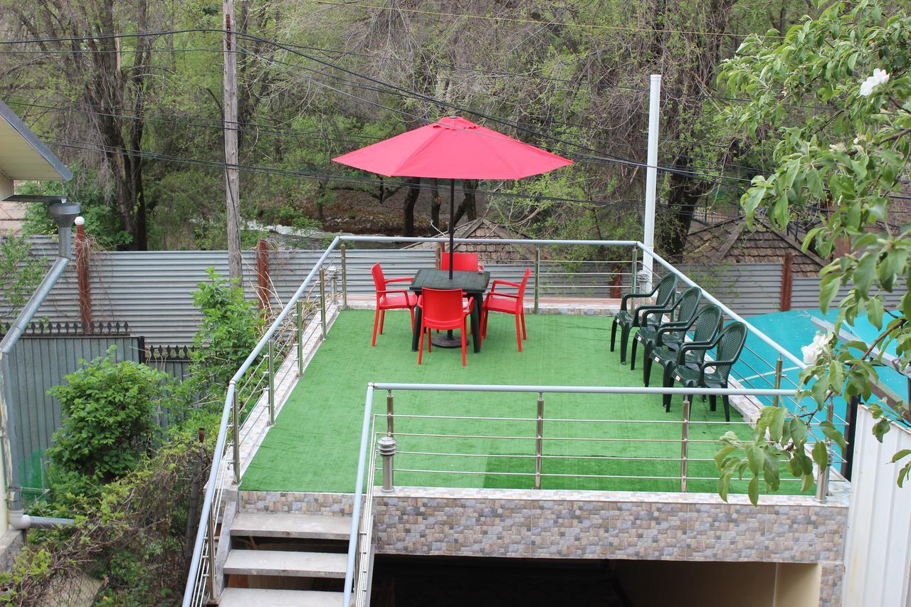 Mountain Road Hostel Almaty Exterior photo